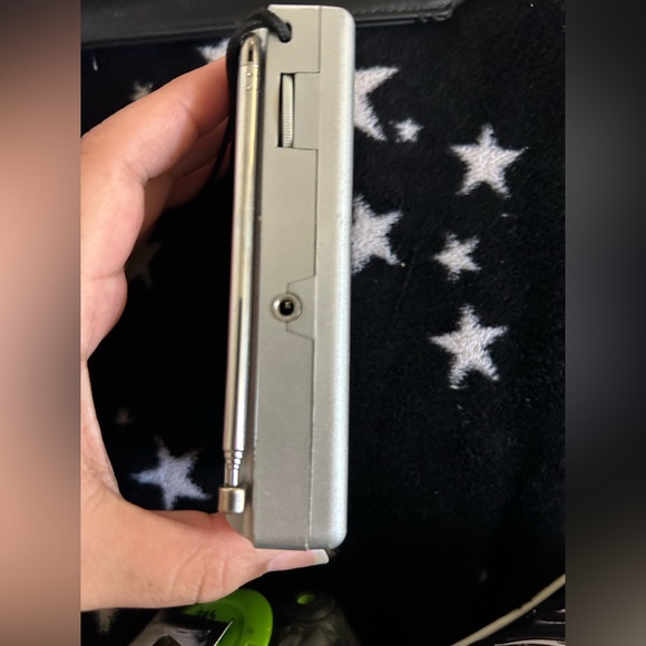 Portable AM/FM Band Radio by Sunflash - Picture 6 of 7